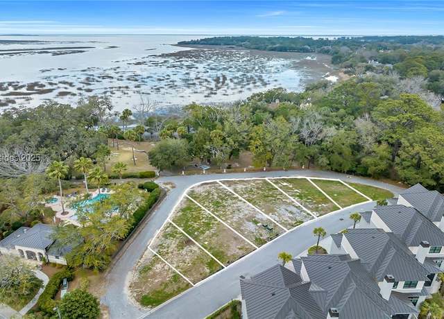 Property at 4 Grandview Ct #2, Hilton Head Island, SC 29926, 4 beds, 4.5 baths