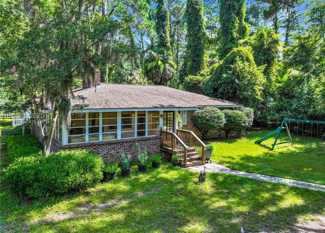 Property at 38 Vinel Ln, Bluffton, SC 29910, 3 beds, 1.5 baths