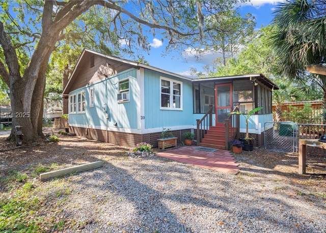 Property at 20 Trout St, Bluffton, SC 29910, 2 beds, 1 bath