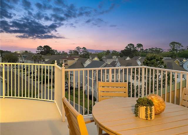 Property at 22 Folly Field Rd #5, Hilton Head Island, SC 29928, 2 beds, 2.5 baths