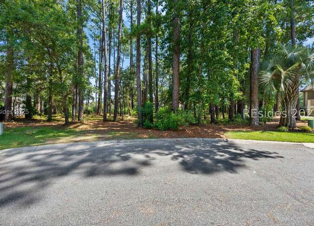 Property at 8 Roxbury Cir, Hilton Head Island, SC 29928