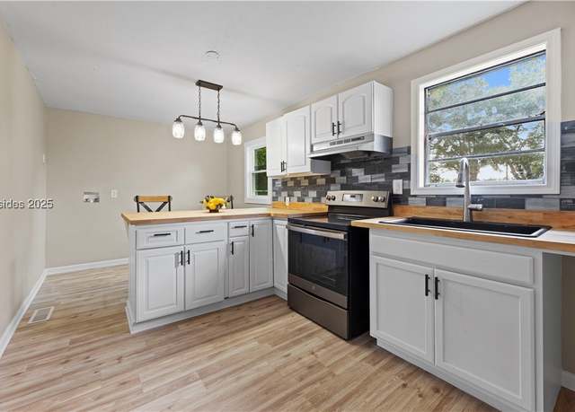 Property at 121 Harrison St, Varnville, SC 29944, 3 beds, 2 baths