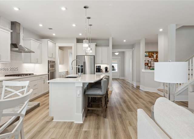 Property at 673 Danner Dr, Bluffton, SC 29909, 4 beds, 3.5 baths