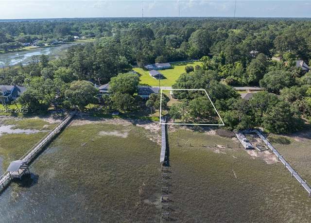 Property at 17 Ulmer Dr, Bluffton, SC 29910, 2 beds, 2 baths