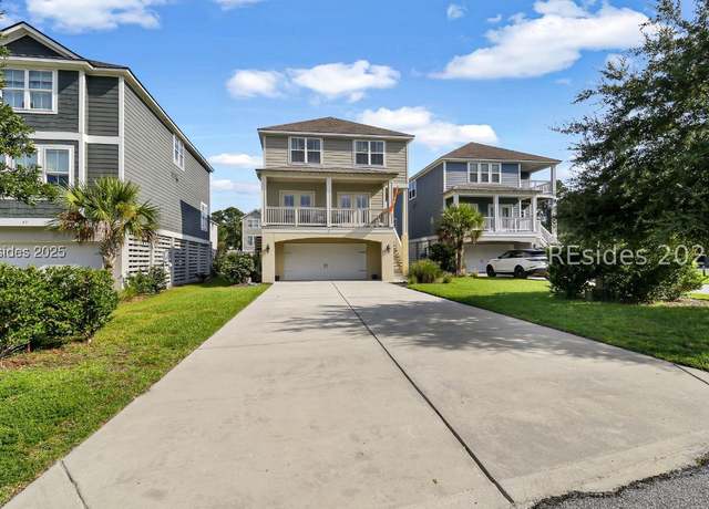 Property at 45 Hammock Oaks Cir, Hilton Head Island, SC 29926, 4 beds, 3.5 baths