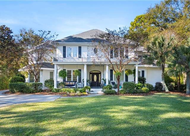 Property at 3 Stevens Ct, Hilton Head Island, SC 29926, 5 beds, 5.5 baths