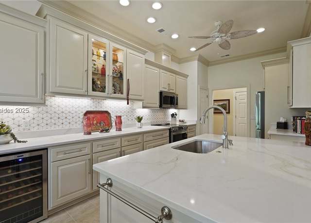 Property at 38 Wax Myrtle Ct, Hilton Head Island, SC 29926, 3 beds, 2.5 baths