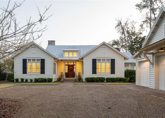 Property at 31 Stallings Island St, Bluffton, SC 29910, 4 beds, 3.5 baths