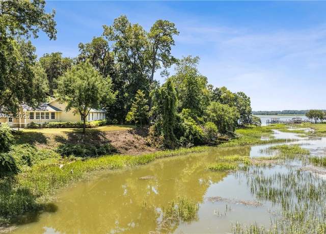 Property at 2 Pope Ln, Bluffton, SC 29910, 2 beds, 2 baths
