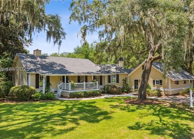 Property at 2 Pope Ln, Bluffton, SC 29910, 2 beds, 2 baths