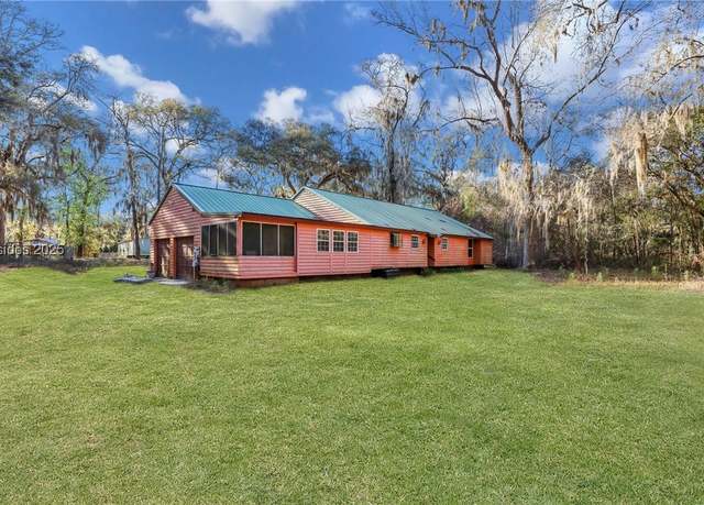 Property at 6 Alumni Rd, Beaufort, SC 29907, 3 beds, 2 baths