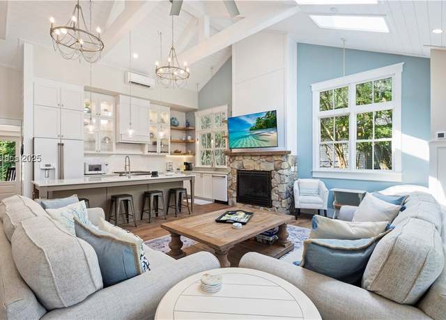 Property at 39 Oak Ct, Hilton Head Island, SC 29928, 5 beds, 6 baths