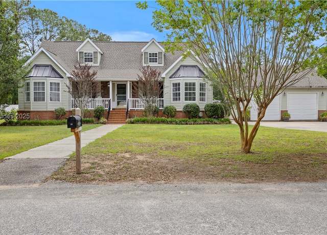 Property at 18 Lake View Ct, Bluffton, SC 29910, 4 beds, 2.5 baths