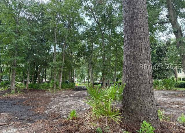 Property at 14 Kings Tree Rd, Hilton Head Island, SC 29928