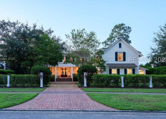 Property at 15 Hunting Lodge Rd, Bluffton, SC 29910, 5 beds, 4.5 baths