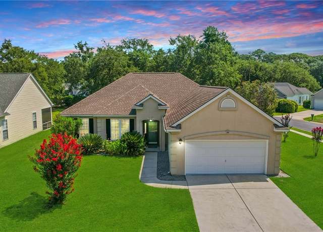 Property at 50 Stratford Dr, Bluffton, SC 29909, 3 beds, 2 baths