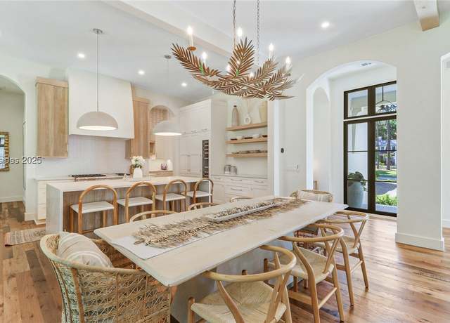 Property at 180 Vinson Rd, Bluffton, SC 29910, 6 beds, 5.5 baths