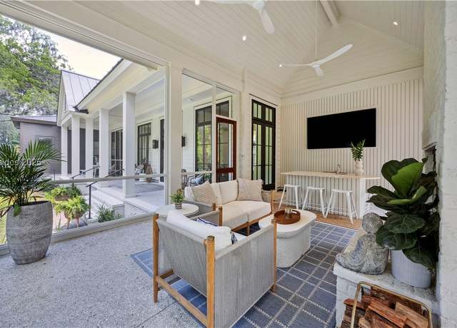 Property at 180 Vinson Rd, Bluffton, SC 29910, 6 beds, 5.5 baths