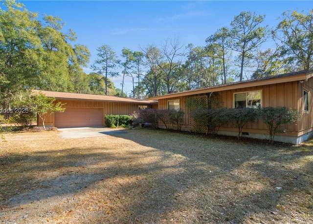 Property at 59 Francis Marion Cir, Beaufort, SC 29907, 3 beds, 2 baths