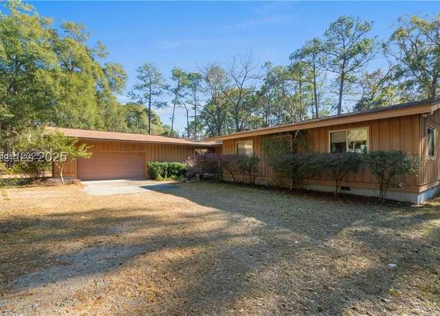 Property at 59 Francis Marion Cir, Beaufort, SC 29907, 3 beds, 2 baths