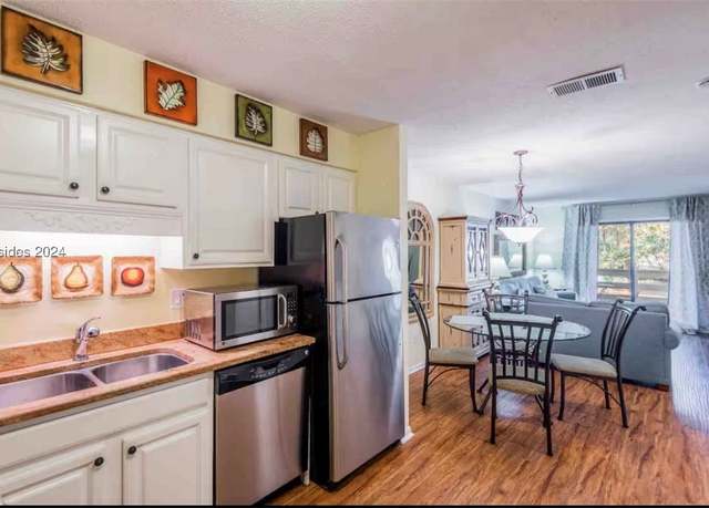 Property at 45 Folly Field Rd Unit 13E, Hilton Head Island, SC 29928, 2 beds, 2 baths