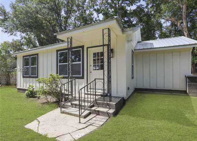 Property at 105 Jaudon St, Ridgeland, SC 29936, 3 beds, 2 baths