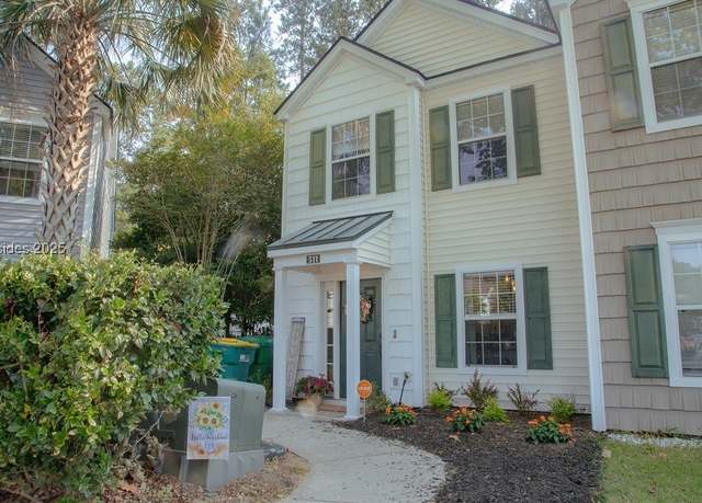 Property at 511 Gardners Ln, Bluffton, SC 29910, 2 beds, 2.5 baths