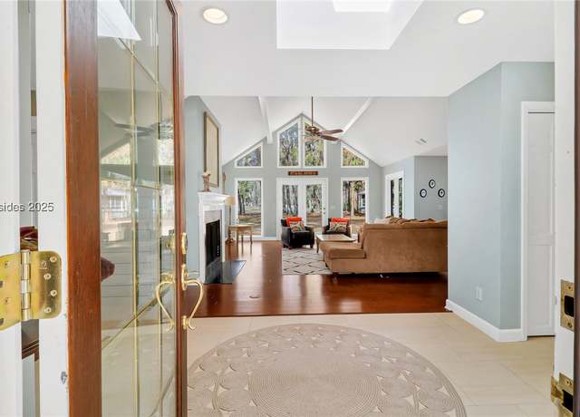 Property at 32 Timber Ln, Hilton Head Island, SC 29926, 3 beds, 2.5 baths