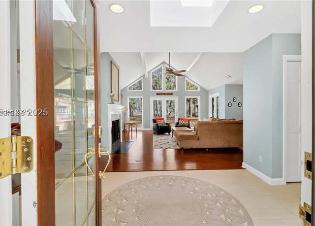 Property at 32 Timber Ln, Hilton Head Island, SC 29926, 3 beds, 2.5 baths