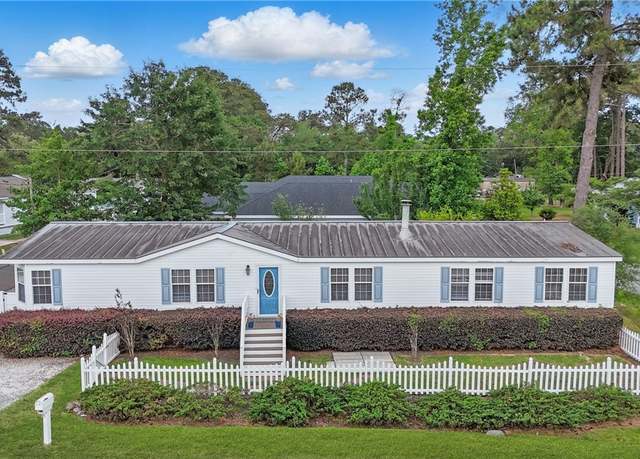 Property at 41 Able St, Bluffton, SC 29910, 4 beds, 2 baths
