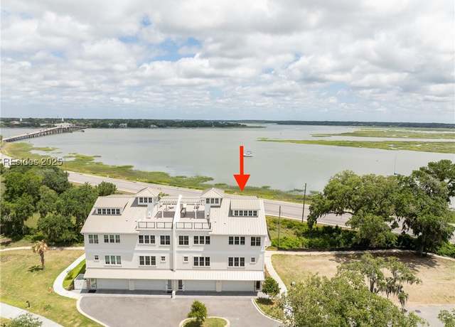 Property at 112 Whitehall Dr, Beaufort, SC 29907, 3 beds, 3.5 baths