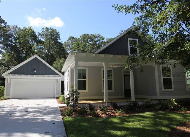 Property at 32 Faculty Dr, Beaufort, SC 29907, 4 beds, 3 baths