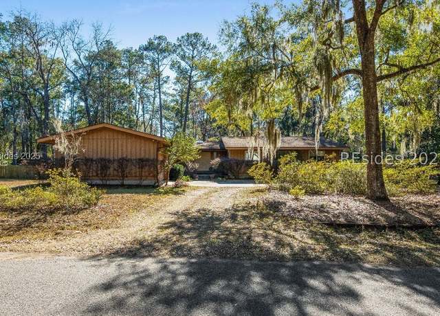 Property at 59 Francis Marion Cir, Beaufort, SC 29907, 3 beds, 2 baths