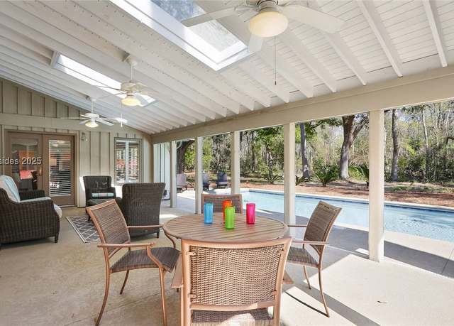 Property at 25 Willow Oak Rd W, Hilton Head Island, SC 29928, 5 beds, 4 baths