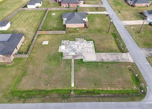 Property at 6982 W Savannah Lane Lane, Lake Charles, LA 70605