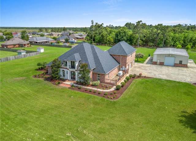 Property at 5761 Amoco Road Road, Iowa, LA 70647, 4 beds, 3.5 baths