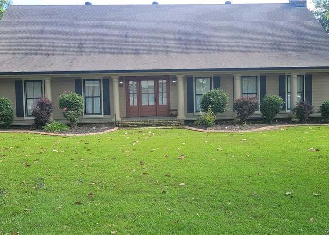 Property at 276 School Street Street, Lake Charles, LA 70611, 4 beds, 3 baths
