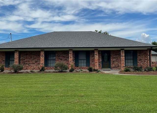 Property at 820 Lakeridge Lane Lane, Lake Charles, LA 70605, 3 beds, 2 baths