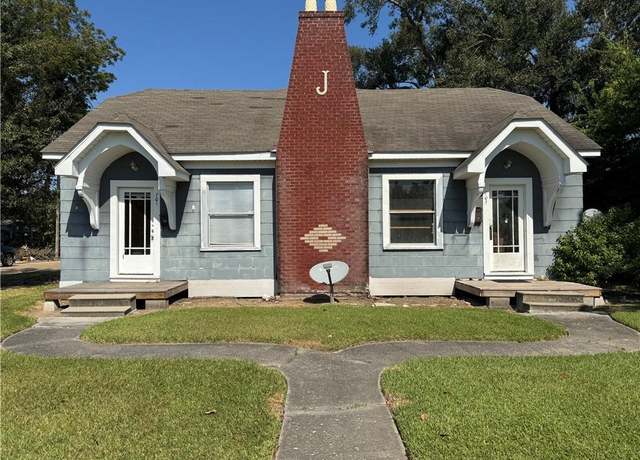 Property at 703 11th Street Street, Lake Charles, LA 70601, 4 beds, 2 baths