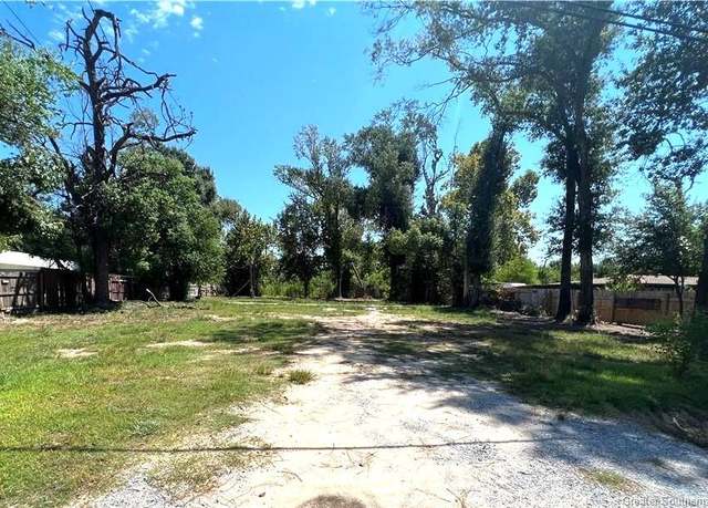 Property at 134 E Champagne Circle Circle, Lake Charles, LA 70611