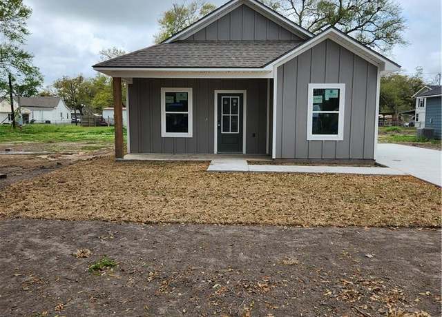 Property at 1414 East Street Street, Vinton, LA 70668, 3 beds, 2 baths
