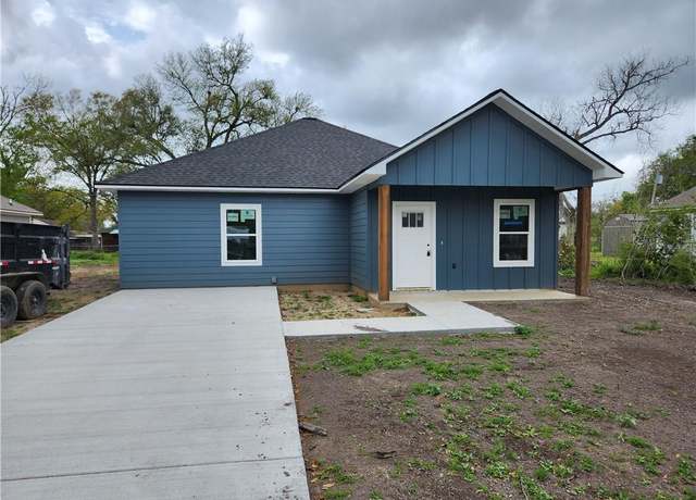 Property at 1412 East Street Street, Vinton, LA 70668, 3 beds, 2 baths