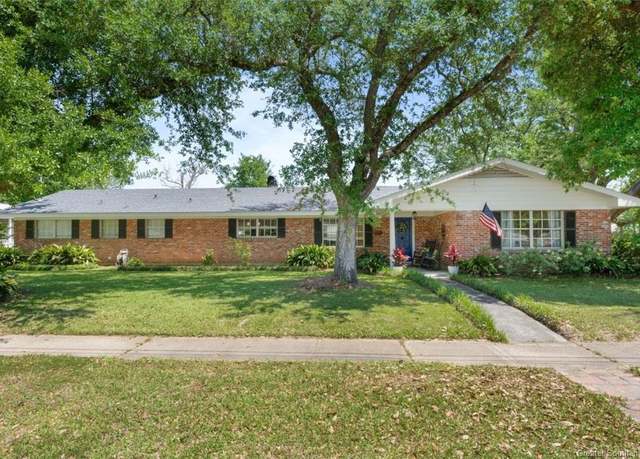 Property at 395 Washington Street Street, Lake Charles, LA 70605, 3 beds, 2.5 baths