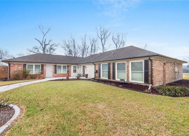 Property at 3725 Lake Street Street, Lake Charles, LA 70605, 3 beds, 2.5 baths