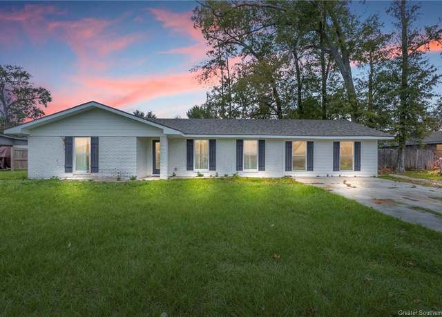 Property at 1600 Anita Street Street, Sulphur, LA 70663, 4 beds, 2 baths