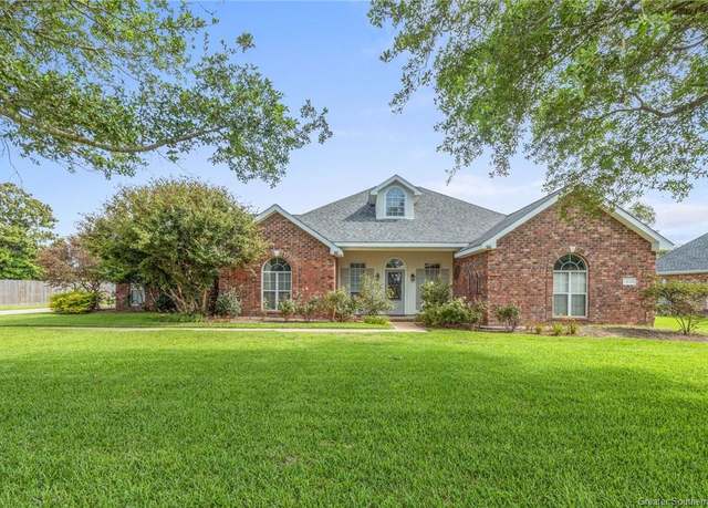 Property at 1806 Plantation Drive Drive, Lake Charles, LA 70605, 4 beds, 3.5 baths