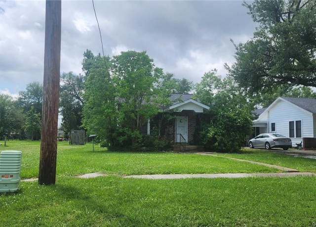 Property at 1310 13th Street Street, Lake Charles, LA 70601, 2 beds, 1 bath
