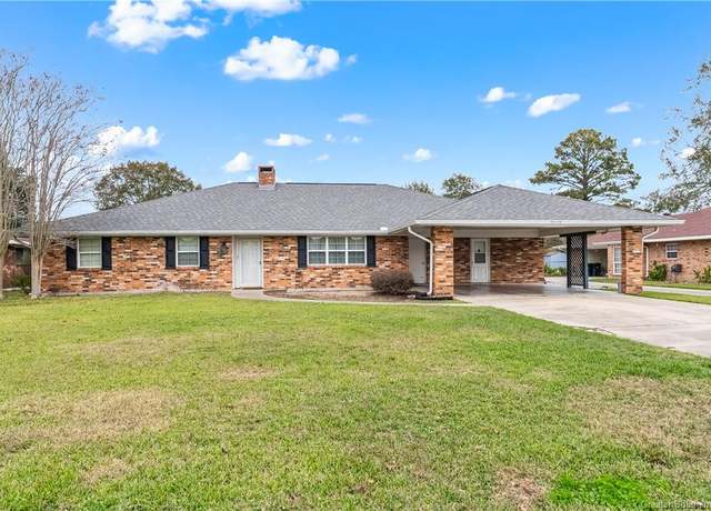 Property at 1506 S Greenfield Circle Circle, Lake Charles, LA 70605, 4 beds, 2.5 baths