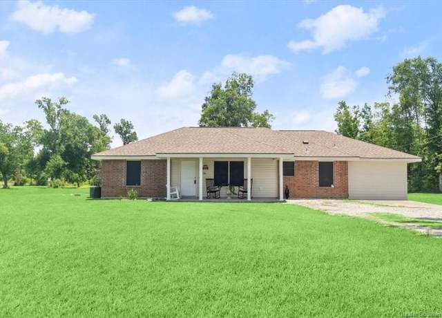 Property at 3526 Oak Wood Drive Drive, Sulphur, LA 70663, 4 beds, 2 baths