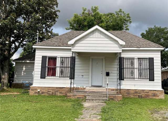 Property at 2318 Elms Street Street, Lake Charles, LA 70601, 3 beds, 2 baths